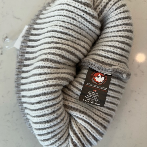 CANADA Weathergear Beanie - Picture 2 of 3